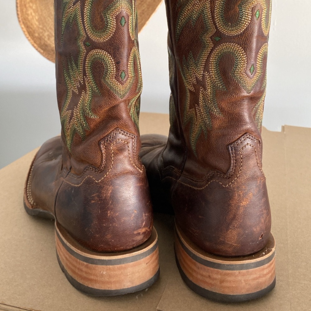 Ariat (cowboy) boots